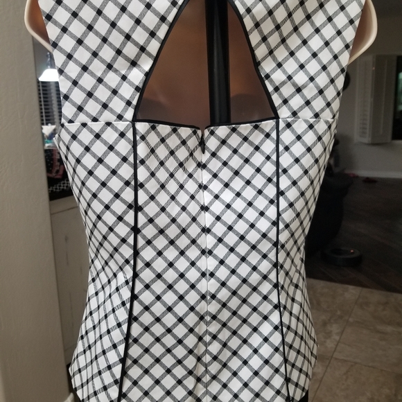 WHBM Shell - Picture 6 of 7